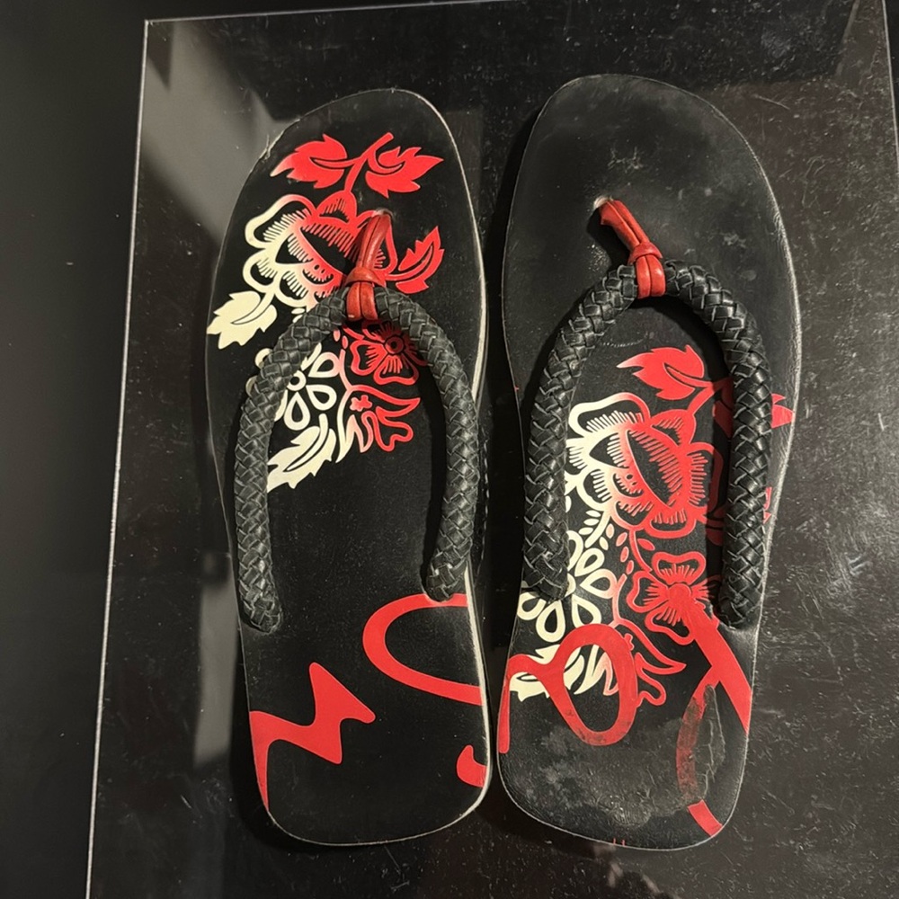 Braided leather flip flops by Pail Smith